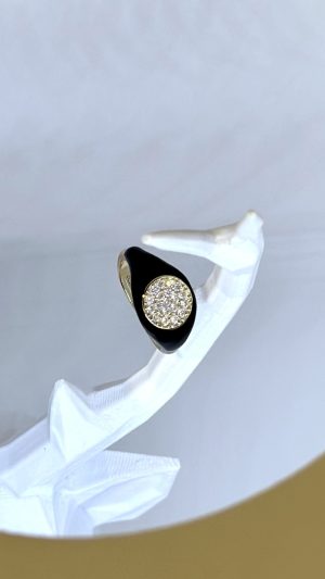 bague étincelante avec détails noirs