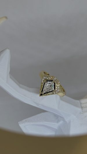 bague à diamant taillé